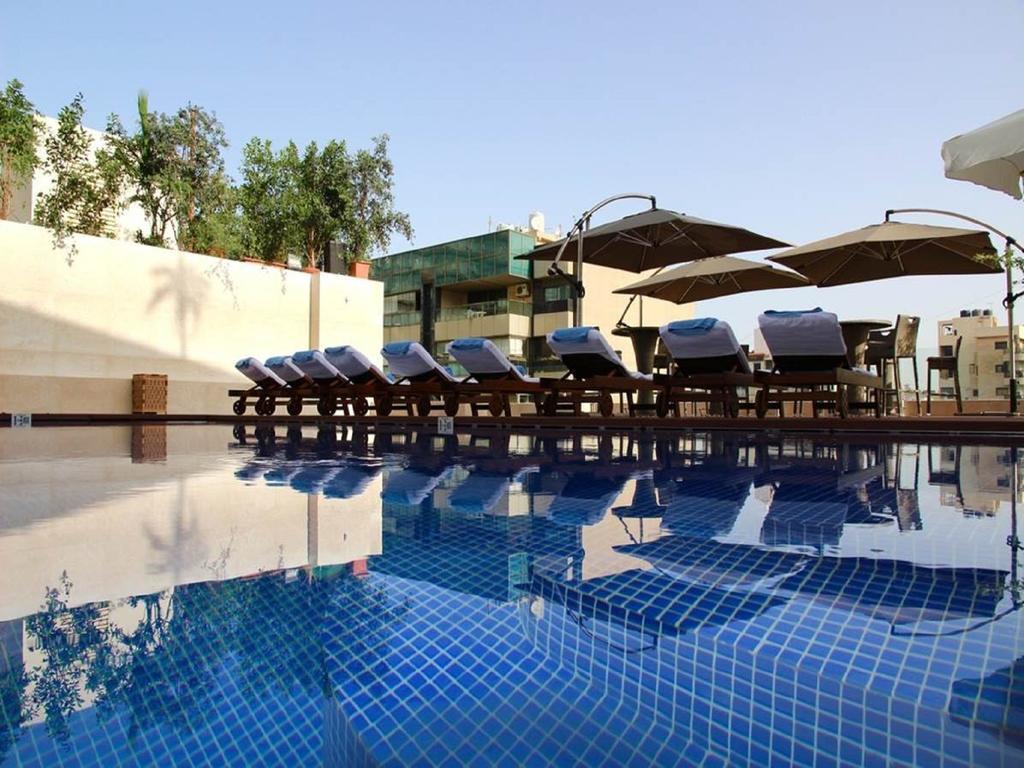 Le Bristol Hotel Beiroet Buitenkant foto