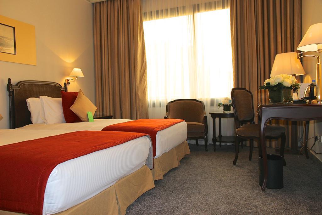 Le Bristol Hotel Beiroet Buitenkant foto