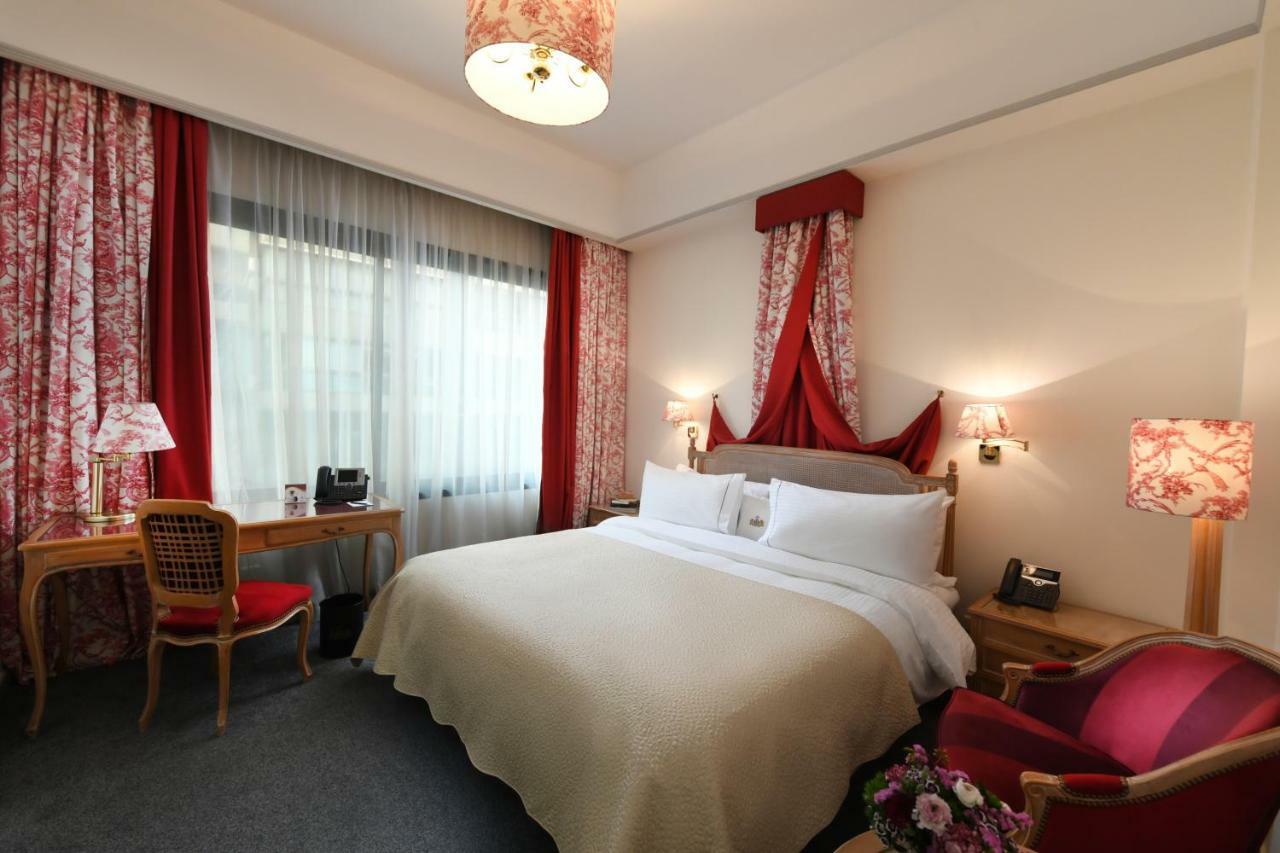 Le Bristol Hotel Beiroet Buitenkant foto
