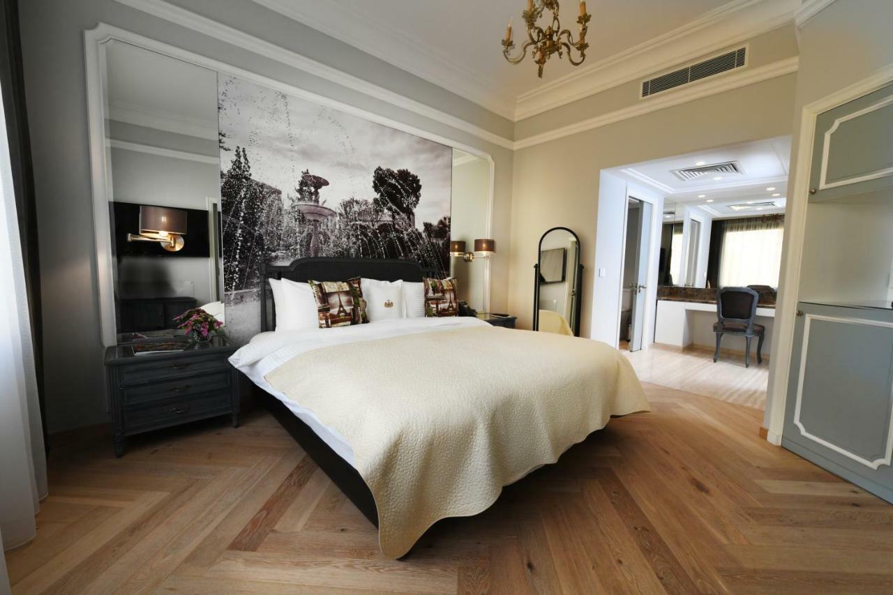 Le Bristol Hotel Beiroet Buitenkant foto
