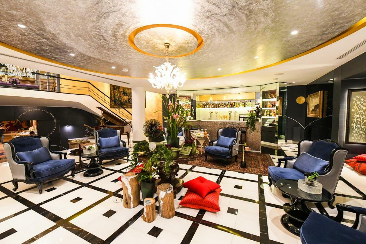 Le Bristol Hotel Beiroet Buitenkant foto
