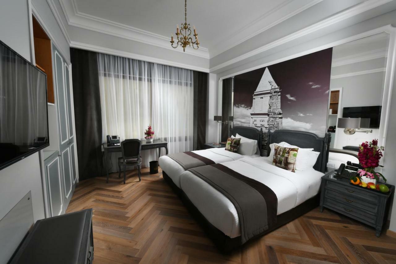 Le Bristol Hotel Beiroet Buitenkant foto