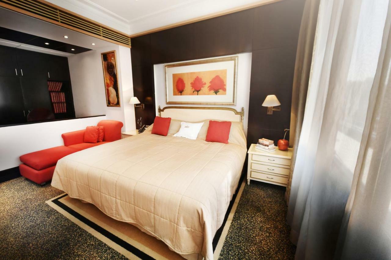 Le Bristol Hotel Beiroet Buitenkant foto