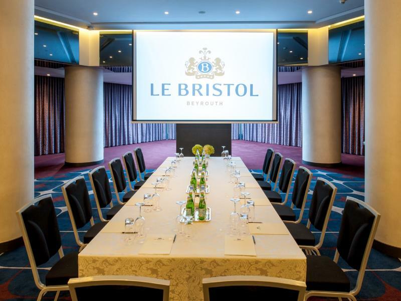 Le Bristol Hotel Beiroet Buitenkant foto